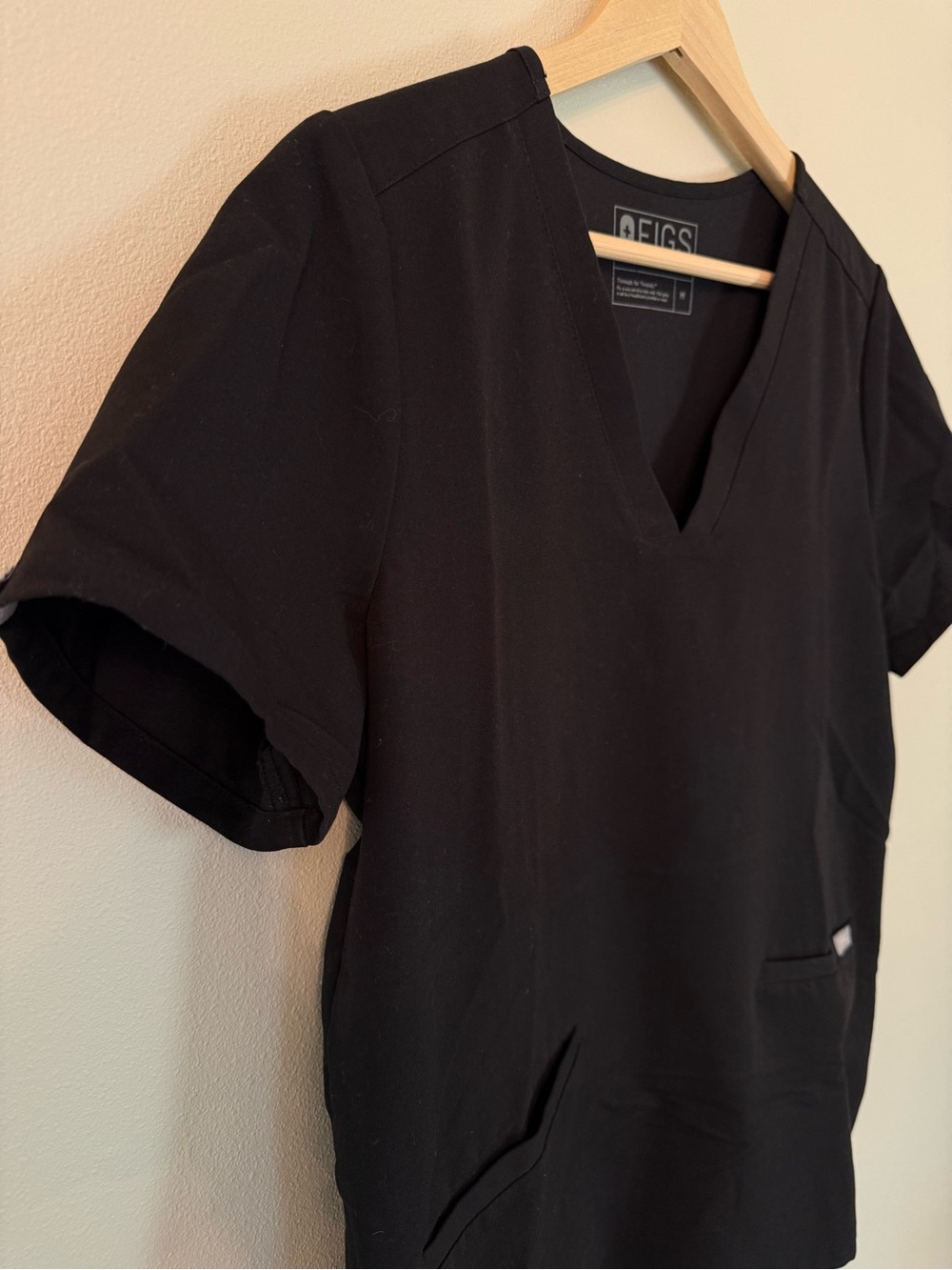 Figs Black Casma Three Pocket V-Neck Scrub Top Size Medium FW1000 - Picture 5 of 8